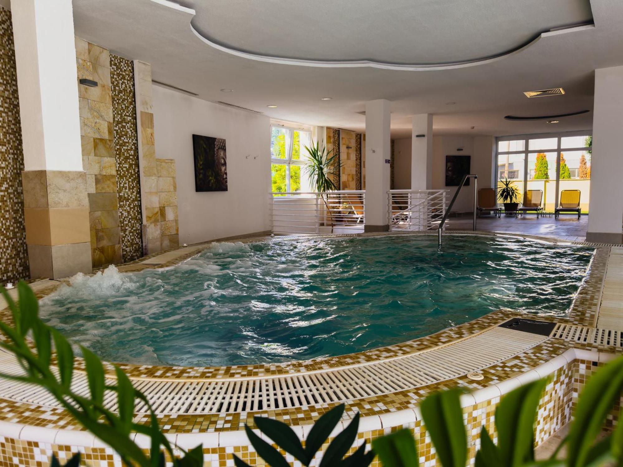 Hotel Aurora ميسكولك المظهر الخارجي الصورة