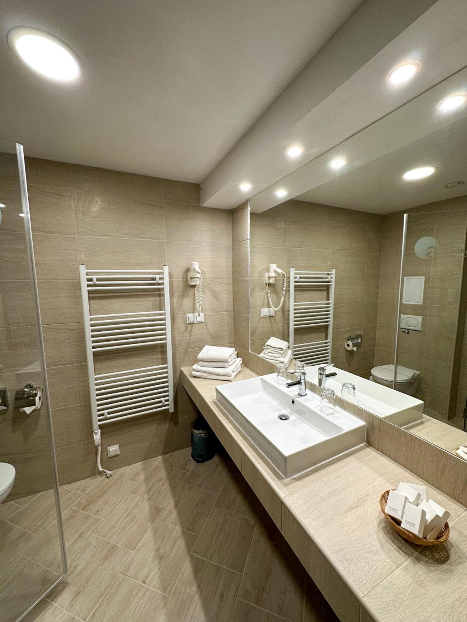 Hotel Aurora ميسكولك المظهر الخارجي الصورة