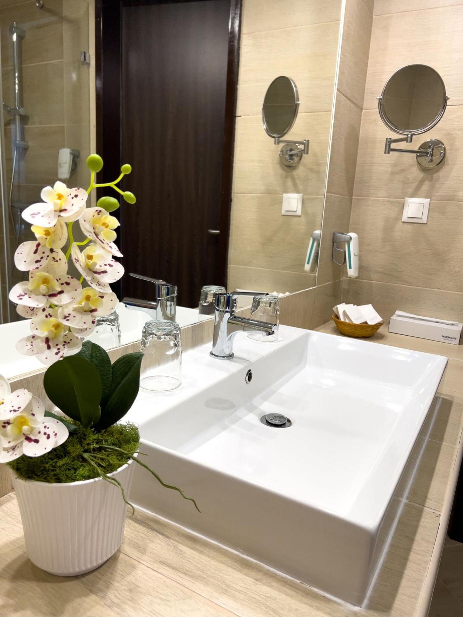 Hotel Aurora ميسكولك المظهر الخارجي الصورة