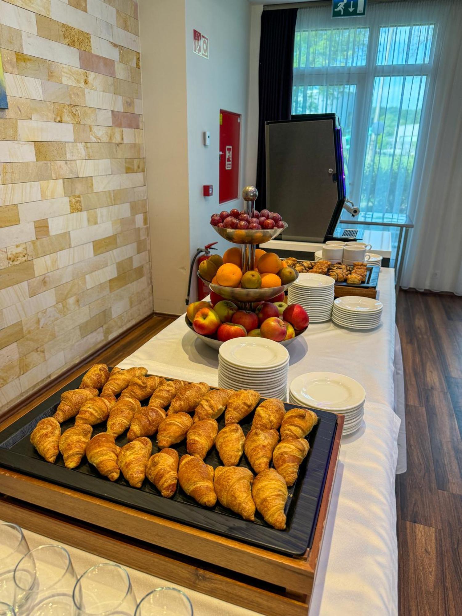 Hotel Aurora ميسكولك المظهر الخارجي الصورة