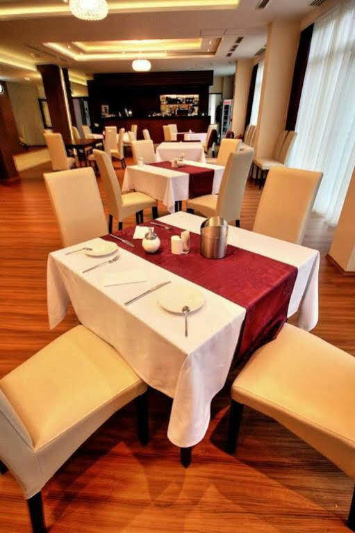 Hotel Aurora ميسكولك المظهر الخارجي الصورة